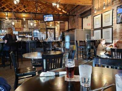 Gella's Diner & Lb. Brewing Co.