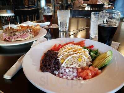 Gella's Diner & Lb. Brewing Co.