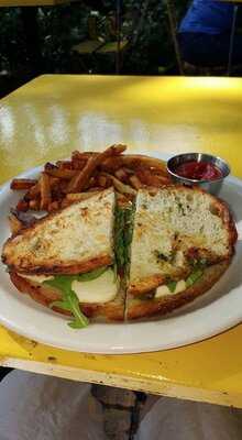 Red Dot Bar & Restaurant