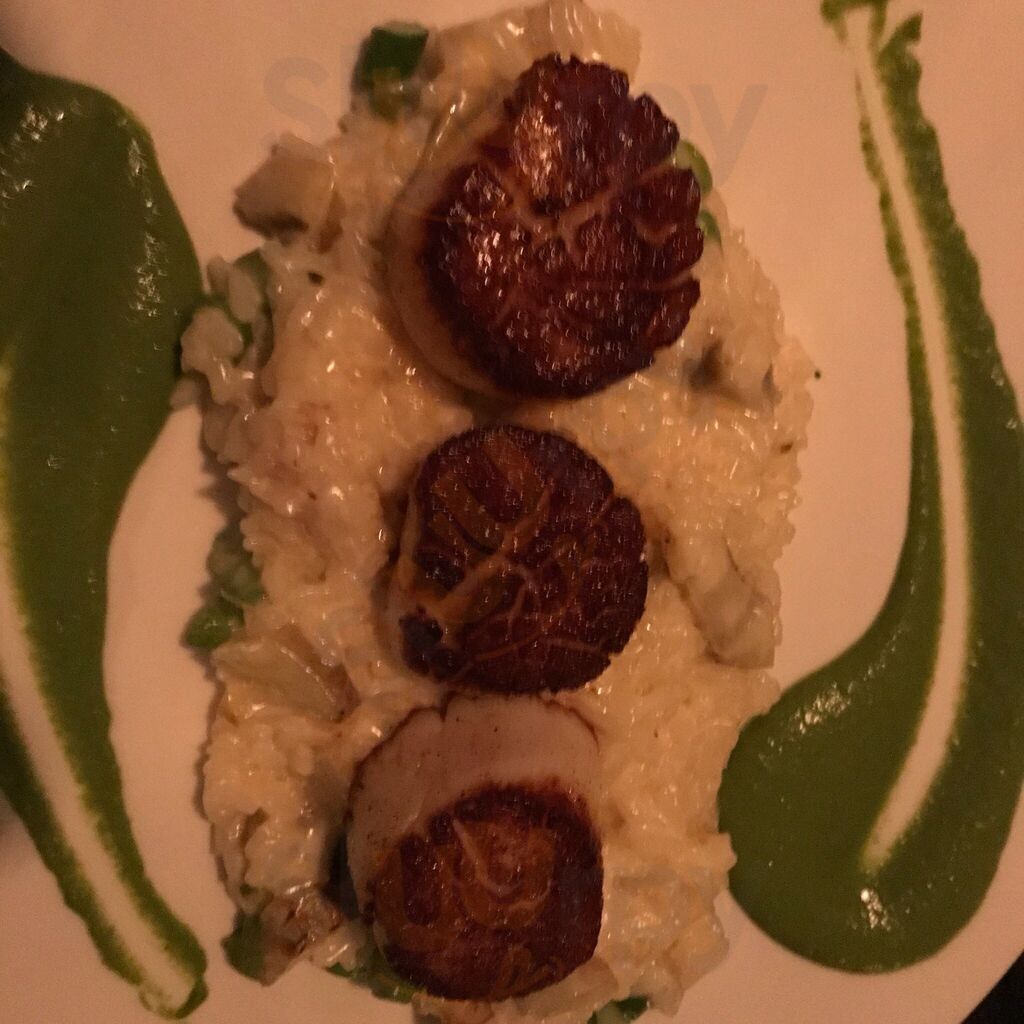 V's Restaurant + Bar