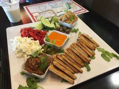 Lefty's Alley & Eats