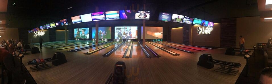 Lefty's Alley & Eats