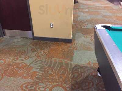 Lefty's Alley & Eats