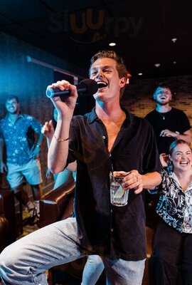 Lefty's Alley & Eats