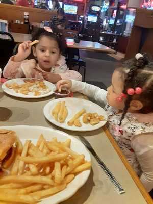 Dylan's Sports Bar & Grill