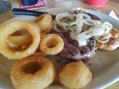 Dylan's Sports Bar & Grill