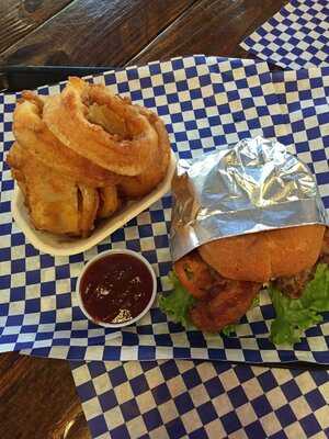 Nutty's Junkyard Grill