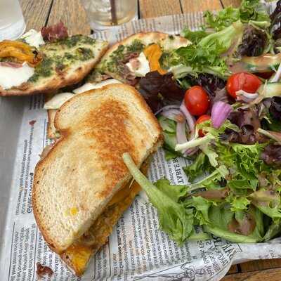 Thames Waterside Bar & Grill