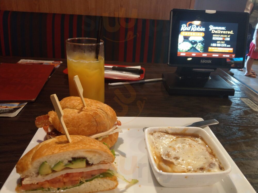 Red Robin America's Gourmet Burgers And Spirits