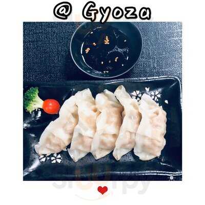 Sakuratani Ramen And Izakaya