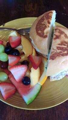 Three Chicks Feed, Seed And Cafe