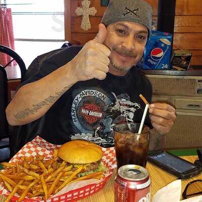 Queen Cafe' & Camp Ground