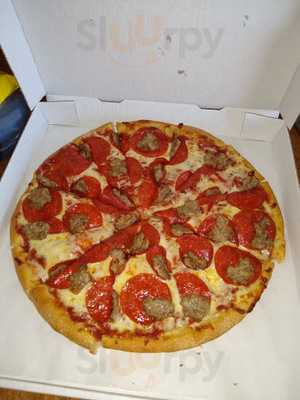 Neechi's Pizza