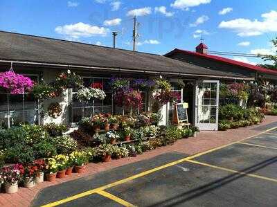 L E Huck & Sons Farm Market