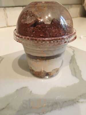 Sweet Hut Bakery & Cafe