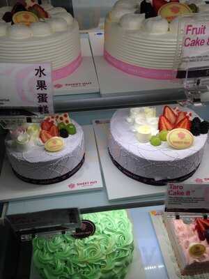 Sweet Hut Bakery & Cafe