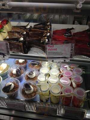 Sweet Hut Bakery & Cafe