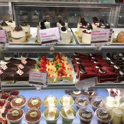 Sweet Hut Bakery & Cafe