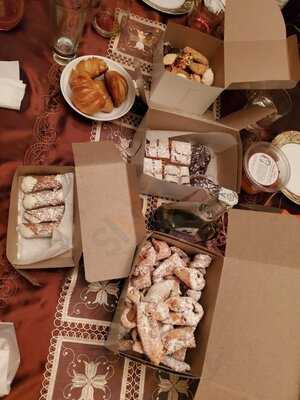 Lyndhurst Pastry Shop