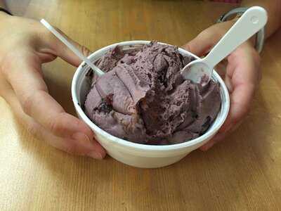 Scoops Ice Cream Shoppe