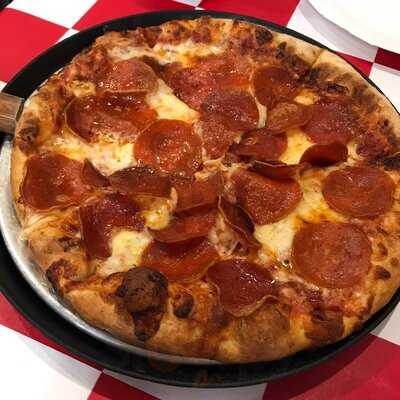 Charlie Mac's Pizzeria