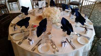 Tashua Knolls Restaurant