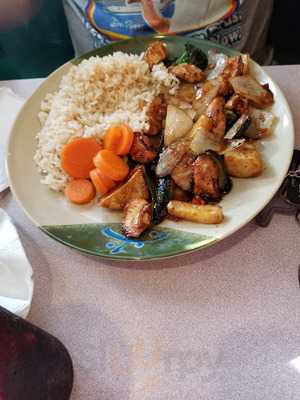 Family Style Chicken And Seafood