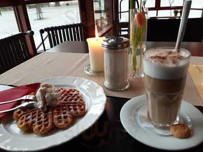 Tribeca Gallery Cafe & Books