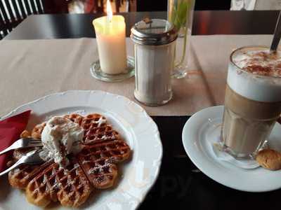 Tribeca Gallery Cafe & Books