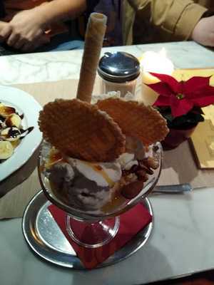 Tribeca Gallery Cafe & Books