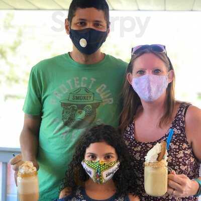 Family Fun Ice Cream Parlor