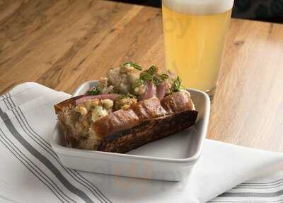 The James Pub & Provisions