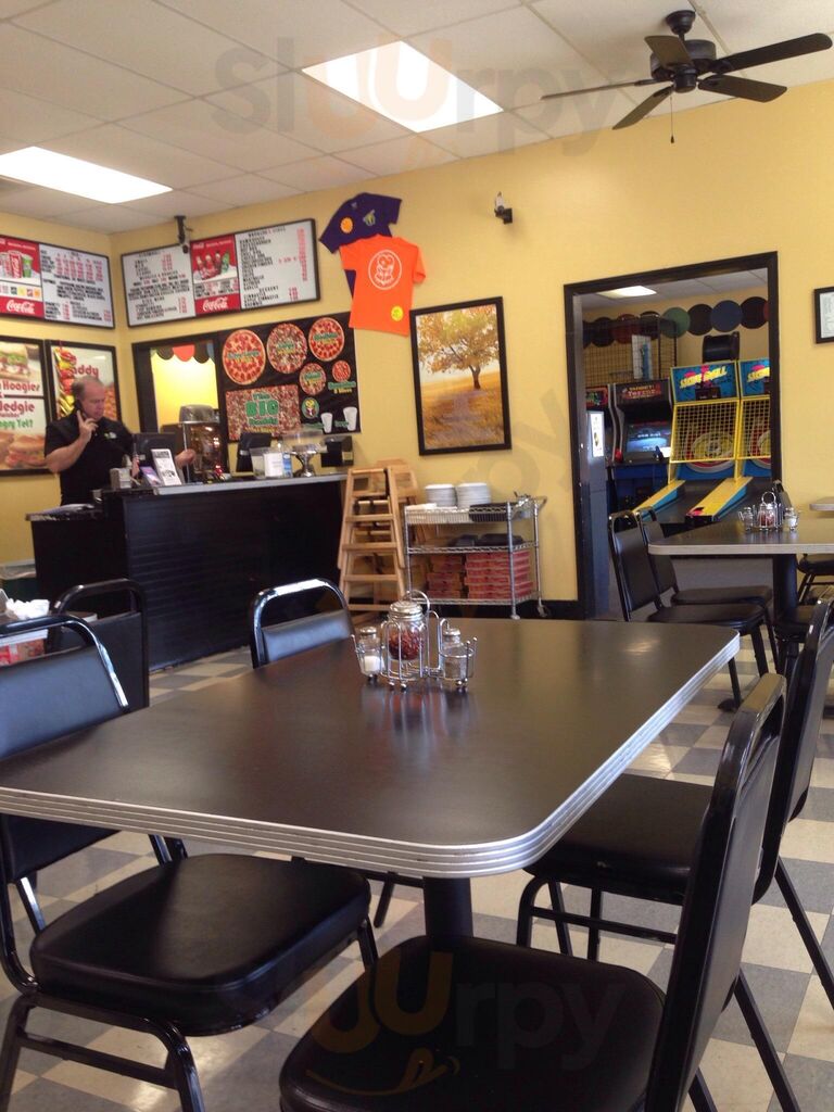 Fox's Pizza & Arcade