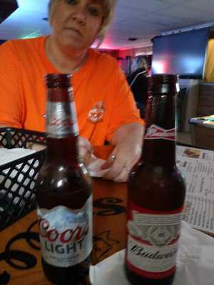 Shellukes Bar & Grill