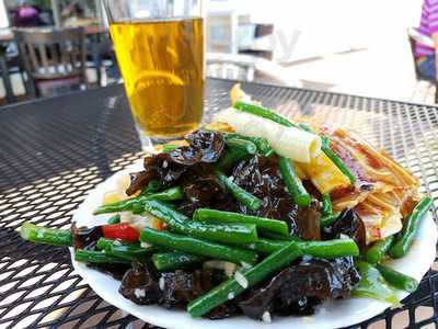 Le Burgeon Bistro And Bar