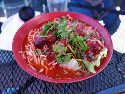 Le Burgeon Bistro And Bar