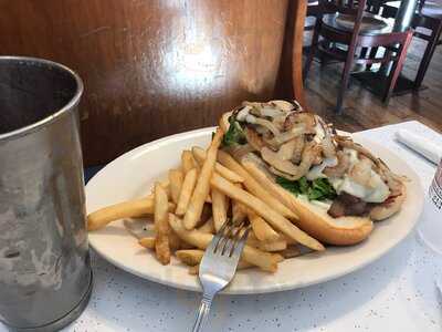 Rayne's Reef Soda Fountain & Grill