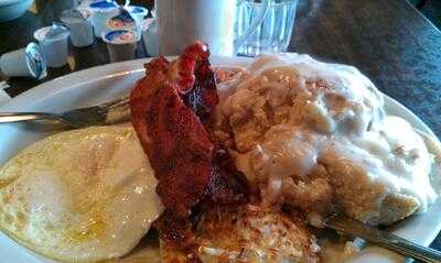 Cedar's Restaurant And Lounge