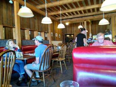 Cedar's Restaurant And Lounge