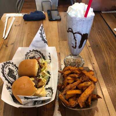 Harry's Bar & Burger - Lincoln
