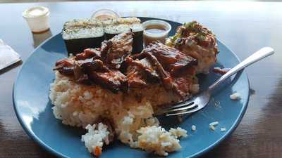 Miget's Island Grill