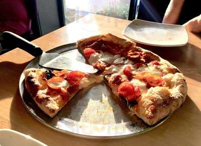 Ava's Pizzeria & Wine Bar