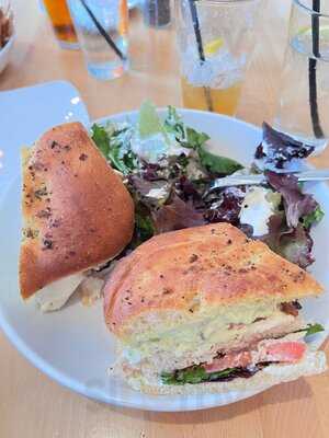 Ava's Pizzeria & Wine Bar