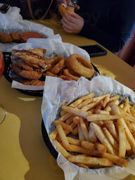 Brooksies Sports Pub