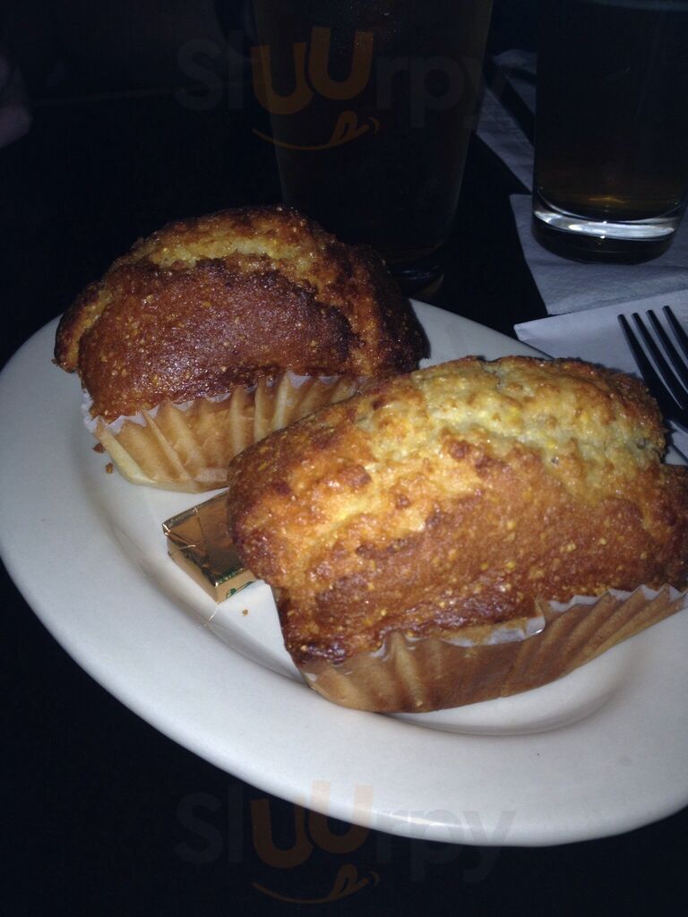 Clyde's Road House Bar & Grille