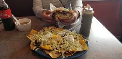 El Quetzal Restaurant And Bakery