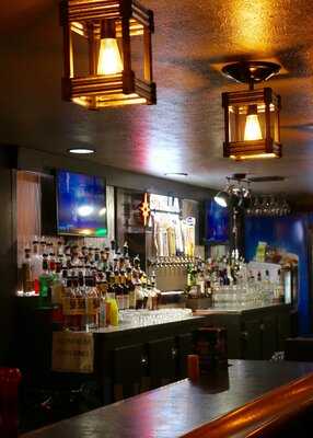 Maximus Restaurant & Sports Bar