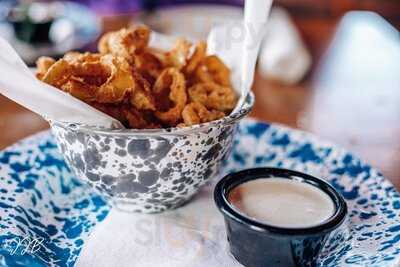 Clyde's Table And Tavern