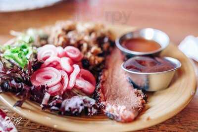 Clyde's Table And Tavern