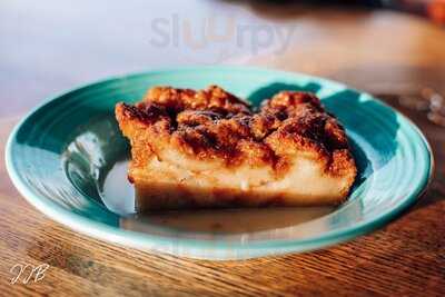 Clyde's Table And Tavern